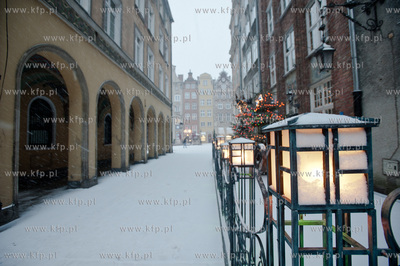 Gdansk. Ul. Powroznicza. Zima i obfite opady sniegu...