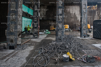 Gdansk. Wisloujscie. Montaz maszyny drazacej TMB, ktora...