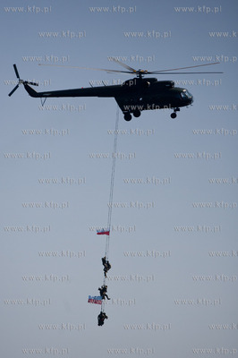 Gdynia. Swieto Morza. Pokaz dzialan antyterrorystycznych...