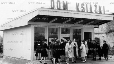Charakterystyczny pawilon ksiegarski Domu Ksiazki w...