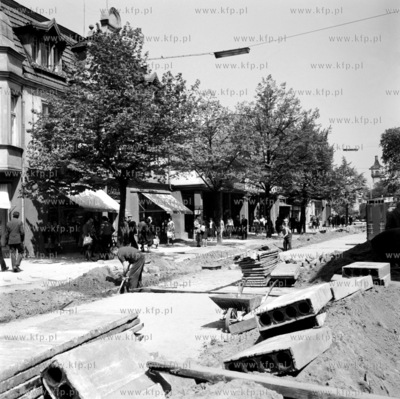 Przebudowa ul. Bohaterow Monte Cassino. 05.1966 maj_III_66_z.kosycarz_p18...