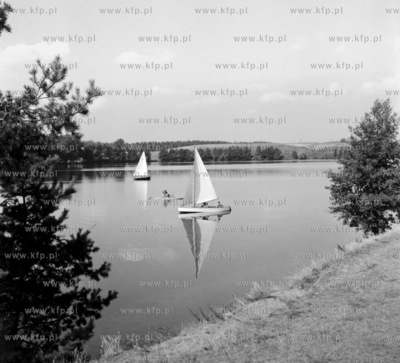 Kaszubskie jezioro i zaglowka w okolicach Wdzydz Kiszewskich....