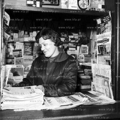 Kiosk RSW Prasa w Gdansku. 1962 0008121z Fot. Zbigniew...