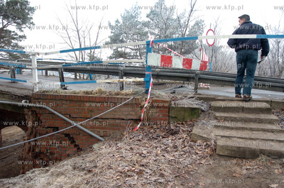 Ustka. Nieczynny jest wiadukt w Ustce w ciagu drogi...