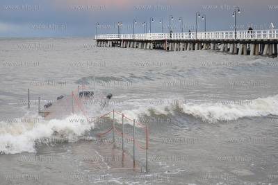 Gdynia. Orlowo. Sztorm na Zatoce Gdanskiej. Nz. Zniszczone...