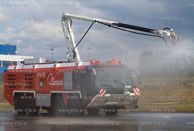 Gdansk, Rebiechowo. Nz. Szkolenie sie Lotniskowej Strazy...