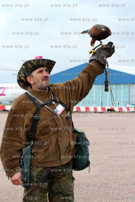 Sokolnik ze skrzydlatymi przyjaciolmi, nowymi pracownikami...