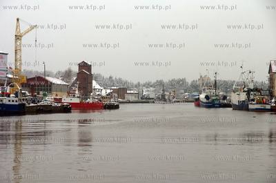 Port morski w Ustce pokryty pierwszym sniegiem.27.11.2010Fot....