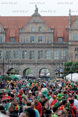 Gdansk. Kibice z Hiszpanii i Irlandii opanowali gdanska...