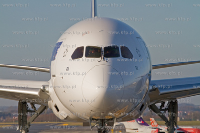 Boeing 787 Dreamliner laduje na Rebiechowie. Najnowszy...