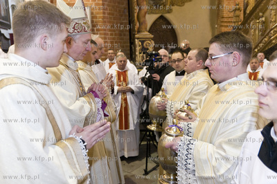 Msza Krzyzma w katedrze pelplinskiej sprawowana przez...