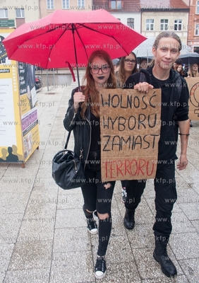 Starogard Gdański. Ogólnopolski czarny protest kobiet....