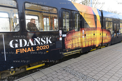 Gdańsk. Hucisko. Tramwaj z nadrukami Finału w Gdański...