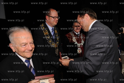 20 lat gdanskiej samorzadnosci. Uroczystosc w Teatrze...