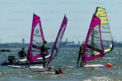 Plaza w Sopocie, przy Sopockim Klubie Zeglarskim. Briefing...