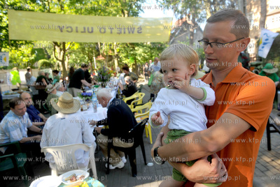Sopot. Swieto ul. Kasprowicza podczas ktorej odbyla...