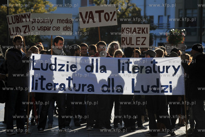 MOLO KSIAZKOWE od deski do deski. Akcja milosnikow...