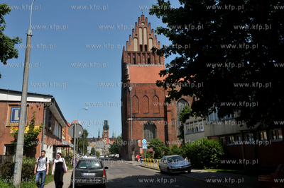Gdansk. ul. Zabi Kruk i kosciol sw. Piotra i Pawla....