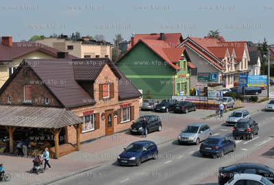 Zukowo na Kaszubach. Sklepy, zaklady uslugowe na ul....