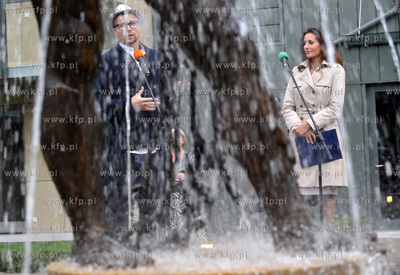 Odsloniecie fontanny Netuna na dziedzincu Kwartalu...