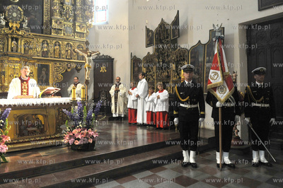 Zukowo na Kaszubach. Plac przed kosciolem sw. Jana...