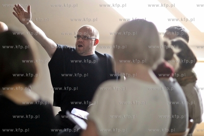 Sopocka Scena off de Bicz. Warsztaty spiewacze z Adamem...