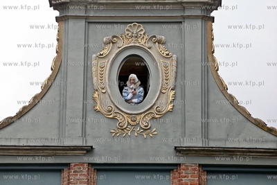 Gdansk. Uroczysty powrot Panienki z Okienka
do kamienicy...