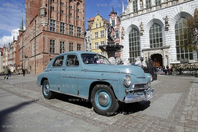 Zabytkowy samochod marki Warszawa, ktora jezdzil Karol...