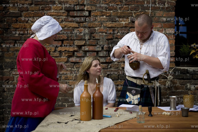 Gdańsk. Spichlerz Królewski na Ołowiance. Pokaz...