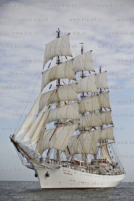 Powrót żaglowca Dar Młodzieży z ostatniej, tegorocznej,...