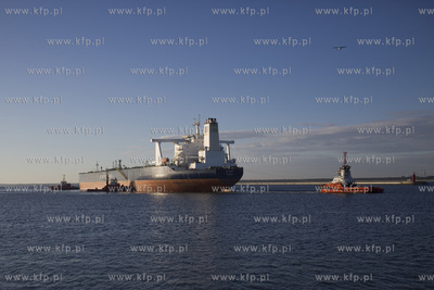 Irański supertankowiec M/T Atlantas wpływa do Naftoportu...