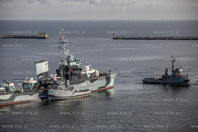 Okręt-muzeum ORP "Błyskawica" opuścił Nabrzeże...
