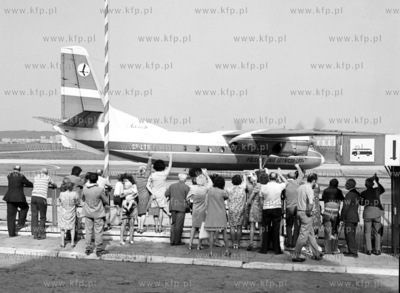 Lotnisko w Gdansku - Wrzeszczu. (9sierpien73_z.kosycarz_p88)...
