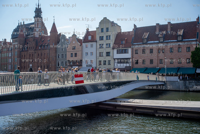 Kładka łącząca Wyspę Spichrzów z Długim Pobrzeżem...