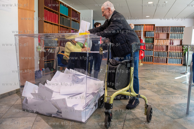 Gdańsk. Wybory parlamentarne i referendum. Obwodowa...