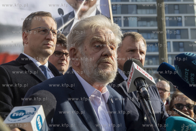 Konferencja zorganizowana przez Jacka Kurskiego oraz...