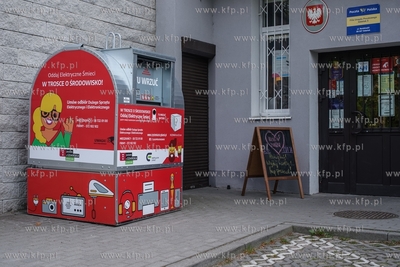 Gdańsk, ul. Norblina. Pojemnik do selektywnej zbiórki...