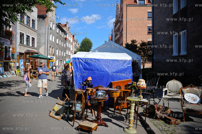 Gdansk. Pchli targ na Jarmarku Dominikanskim na ul....