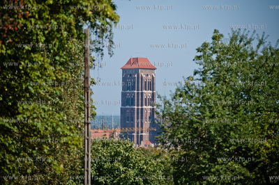 Gdansk. Widok z Biskupiej Gory na wieze Bazyliki Mariackiej.
11.09.2012
fot....