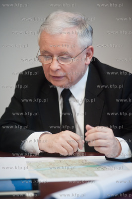 Elblag. Urzad MIasta. Wizyta prezesa PIS Jaroslawa...