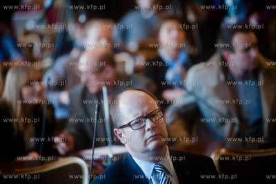 Gdansk. Nowy Ratusz. Ogloszenie wynikow glosowania...