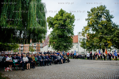 Gdansk. Msza Swieta na placu Obroncow Poczty Polskiej...