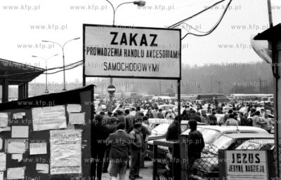 Niedzielna gielda samochodowa w Gdyni Orlowie. 12.02.1989...
