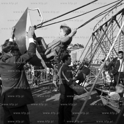 Wesole miasteczko przy falowcu w Gdansku Przymorzu.02.07.19700002749z_czerwiec1970Fot....