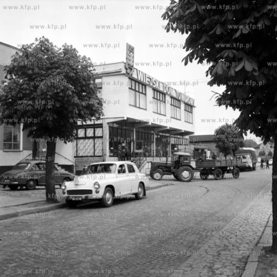 Wiejski Dom Towarowy w Zblewie na Kociewiu. 
16.05.1975
4maj75_z.kosycarz_p33
Fot....