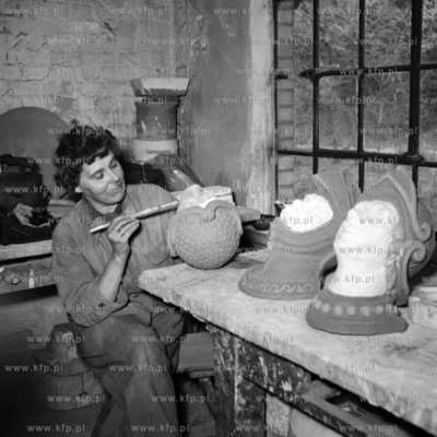 W pracowni Konserwacji Zabytków. ( lata60 )
1965
0005958z
Fot....