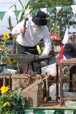 Kosakowo. Dozynki gminne. Uczestnicy dozynkowego korowodu...