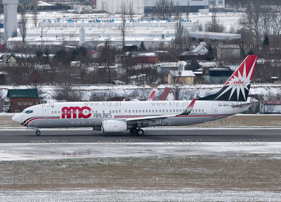 Gdansk, Rebiechowo. Nz. Boeing 737-86N linii AMC Airlines.
20.03.2009
fot....