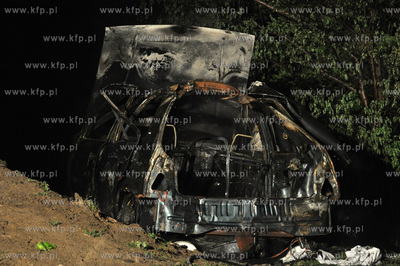 Wybuch samochodu w Gdyni - Obluzu. Nz. straz pozarna...