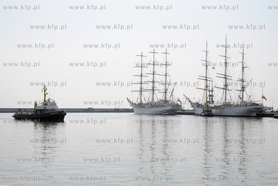 Gdynia. Przygotowania do Zlotu Zaglowcow The Tall Ships...